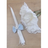 Krikšto balta žvakė su papuošimu ir angeliuku - kaspinėliu 30 cm. Spalva šviesiai mėlyna / balta